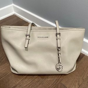 Michael Kors Jet Set Tote Bag